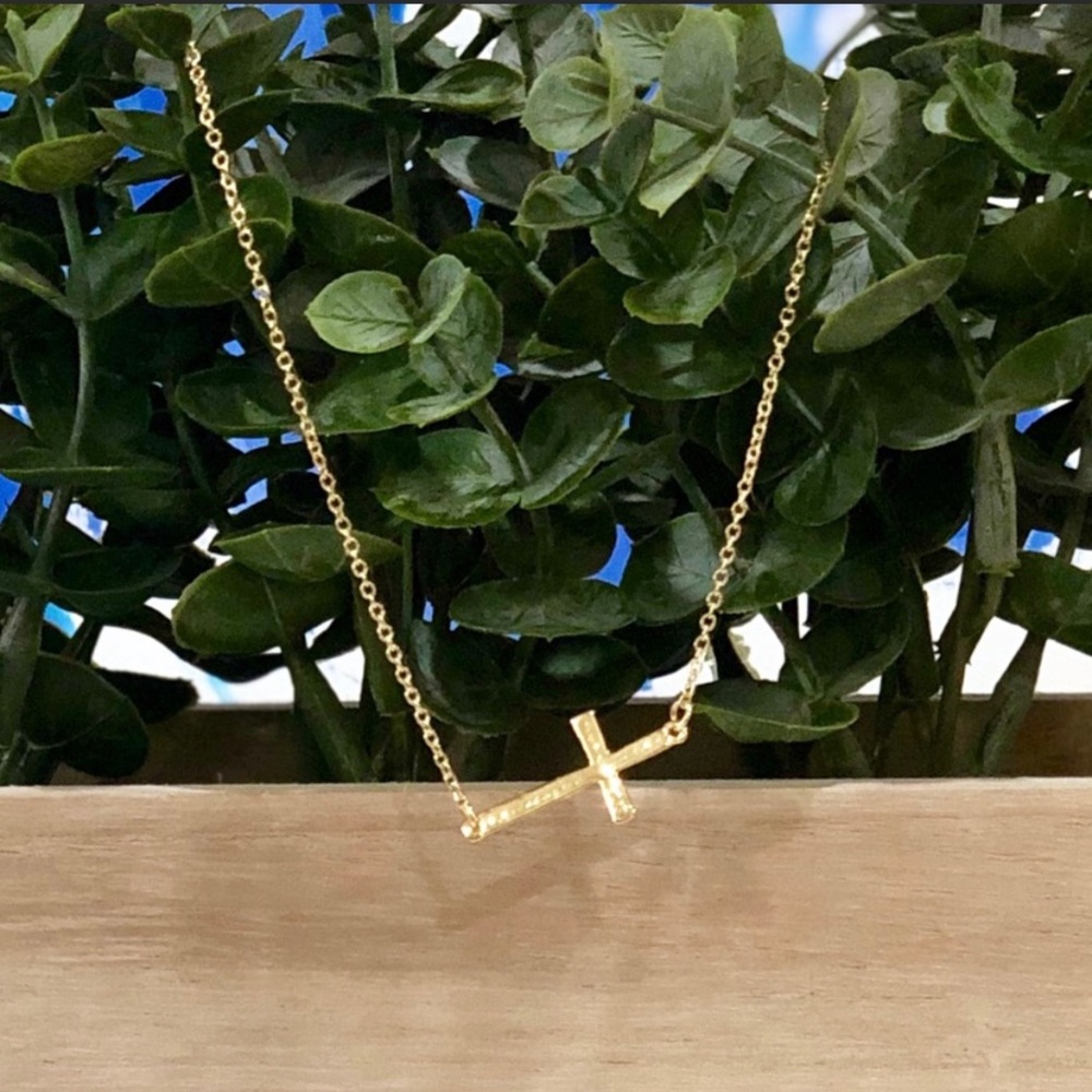 ⛄️Hammered Cross Necklace - Gold